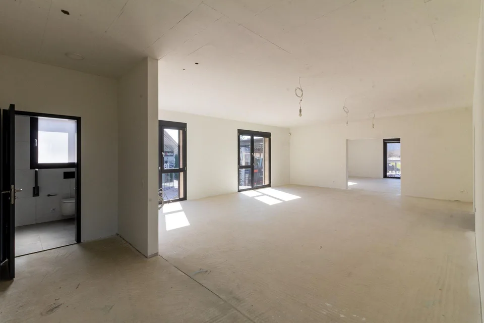 Neue Büro- und Praxisräume mit insgesamt rund 360 m2 im Edelrohbau