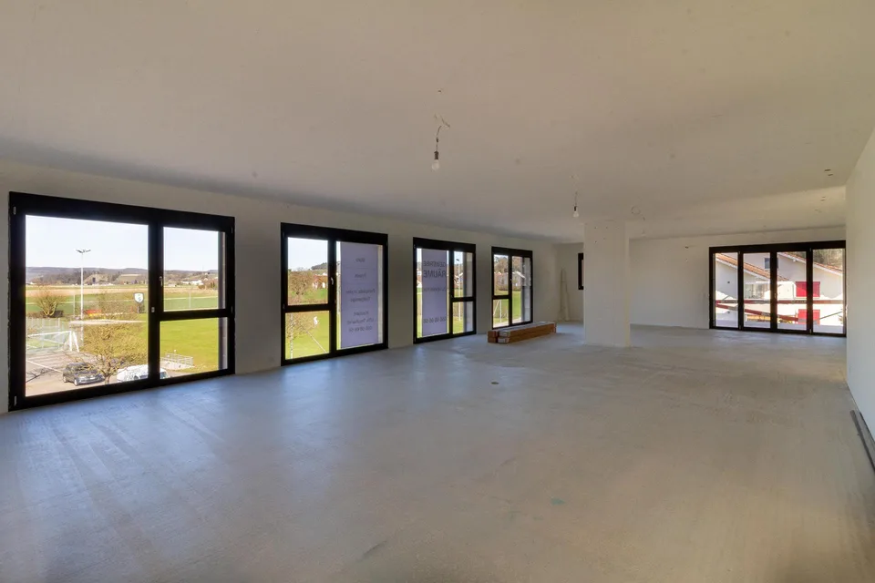 Neue Büro- und Praxisräume mit insgesamt rund 360 m2 im Edelrohbau