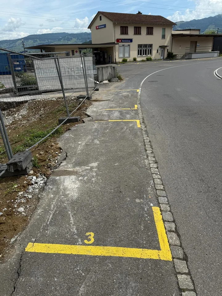 Ungedeckter Parkplatz Reichenburg