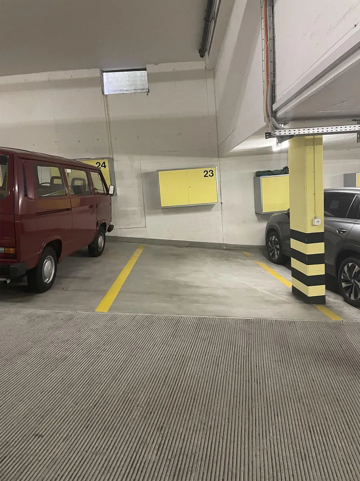 Meggen: Zentral gelegener moderner TG Stellplatz