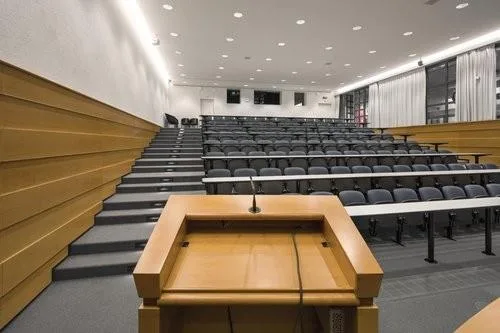 stündliche/tägliche Vermietung: Auditorium / VR Raum / Sitzungszimmer