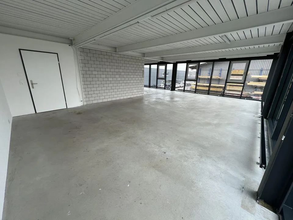 Büro/Gewerberaum zu vermieten