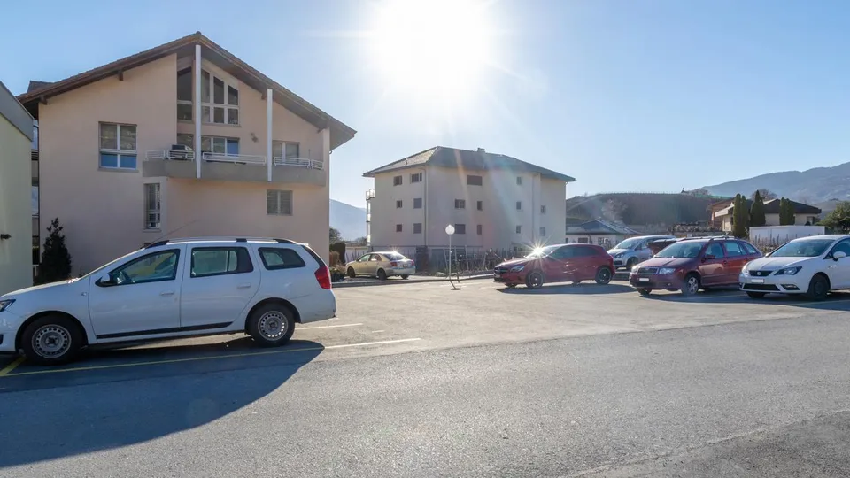 A LOUER  PLACES DE PARC EXTERIEURES A SALQUENEN - SIERRE