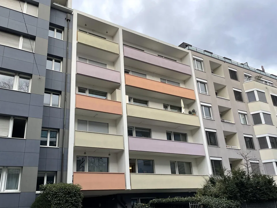 Möblierte 2.5-Zimmerwohnung im 5.OG mit Balkon im beliebten "Gundeli"