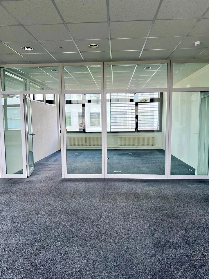 Helle Arbeitsumgebung im Businesspark Bern