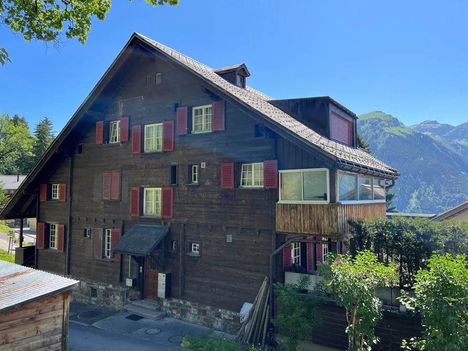 Wohnung mit grosser Terrasse und herrlicher Bergsicht in Braunwald