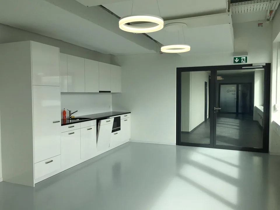Kleinbüro in attraktiver Gewerbeliegenschaft! – photo 7 of 7