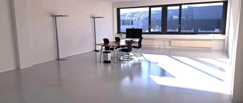 Kleinbüro in attraktiver Gewerbeliegenschaft!
