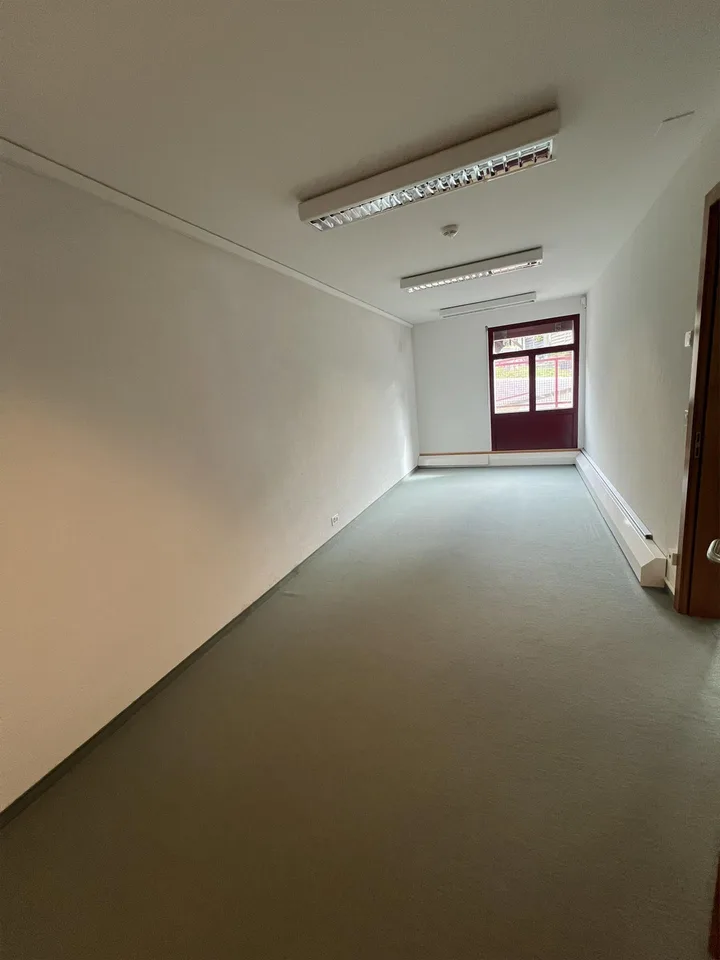 Vielseitig nutzbare Dienstleistungs-/ Gewerbefläche