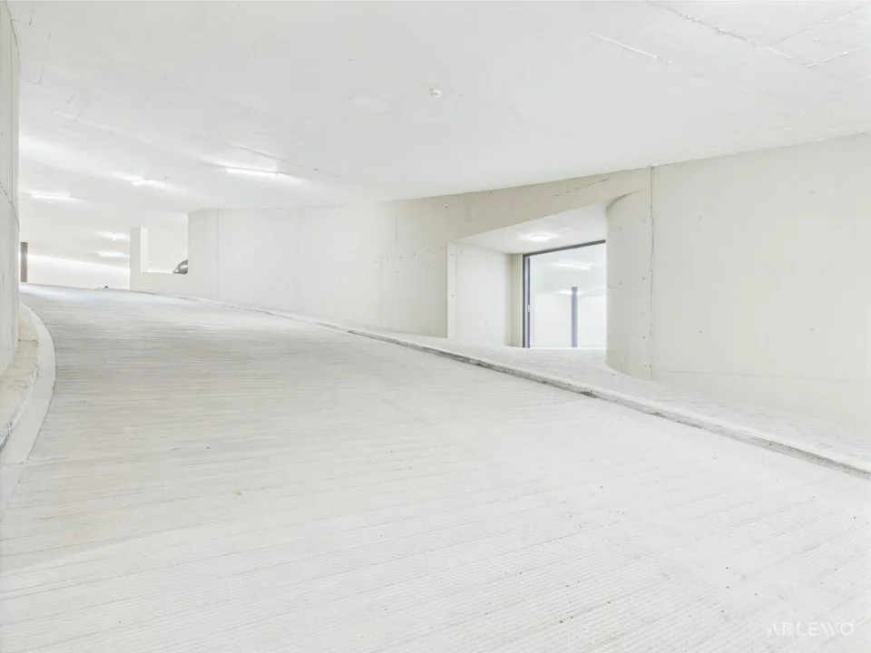 Hier entstehen Ideen - moderne Halle mit direkter Autozufahrt zu ve...