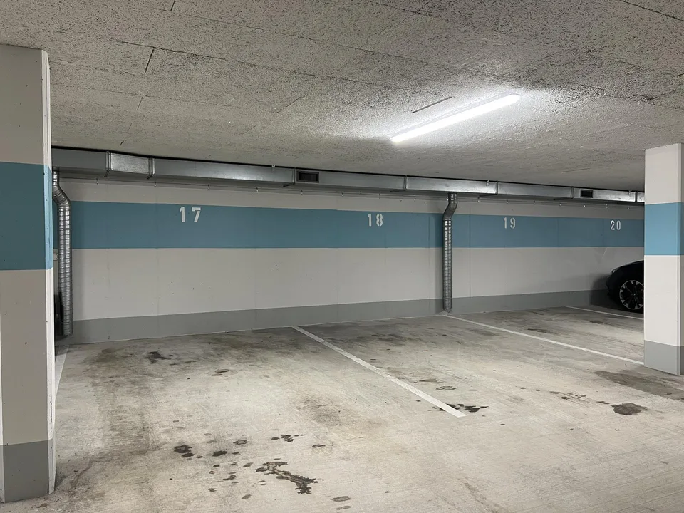 Parkplatz zu vermieten: grosszügig und in gepflegter Umgebung