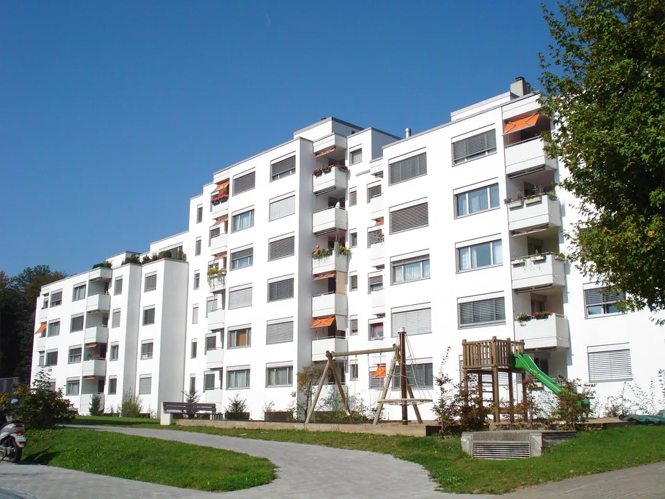 Wir vermieten einen Einstellplatz in Aarau Rohr