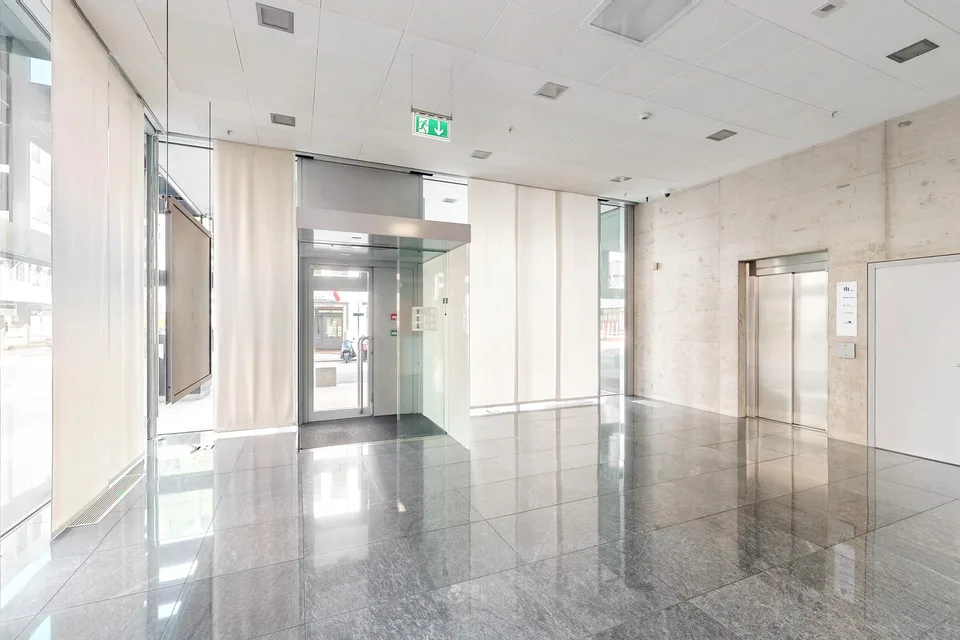 Dai luce alla tua attività, spazio commerciale con ampie vetrine