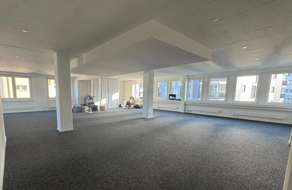 Geräumige Büro-/Praxisräumlichkeiten im 2.OG, mit Lift in Emmenbrücke