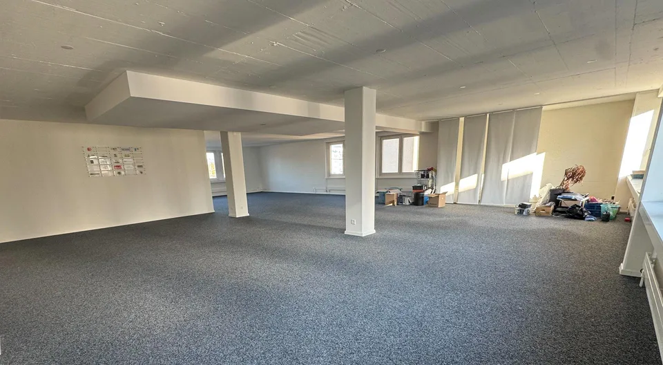 Geräumige Büro-/Praxisräumlichkeiten im 2.OG, mit Lift in Emmenbrücke