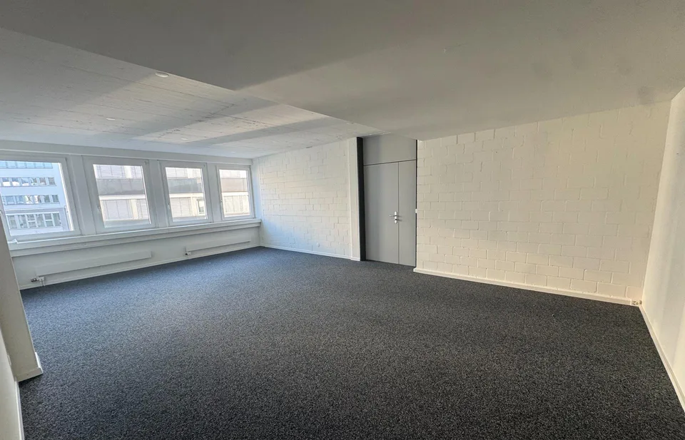 Geräumige Büro-/Praxisräumlichkeiten im 2.OG, mit Lift in Emmenbrücke