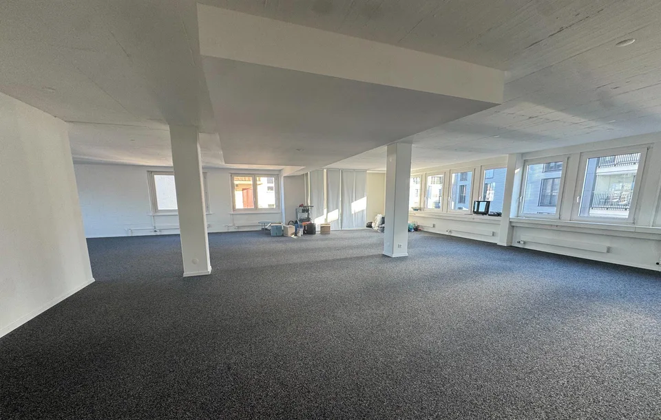 Geräumige Büro-/Praxisräumlichkeiten im 2.OG, mit Lift in Emmenbrücke
