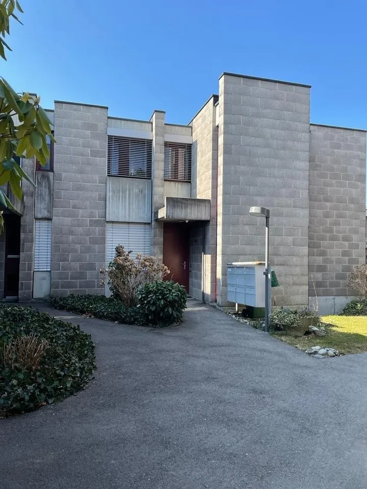 EINSTELLHALLENPLATZ IN MURI BEI BERN ZU VERMIETEN