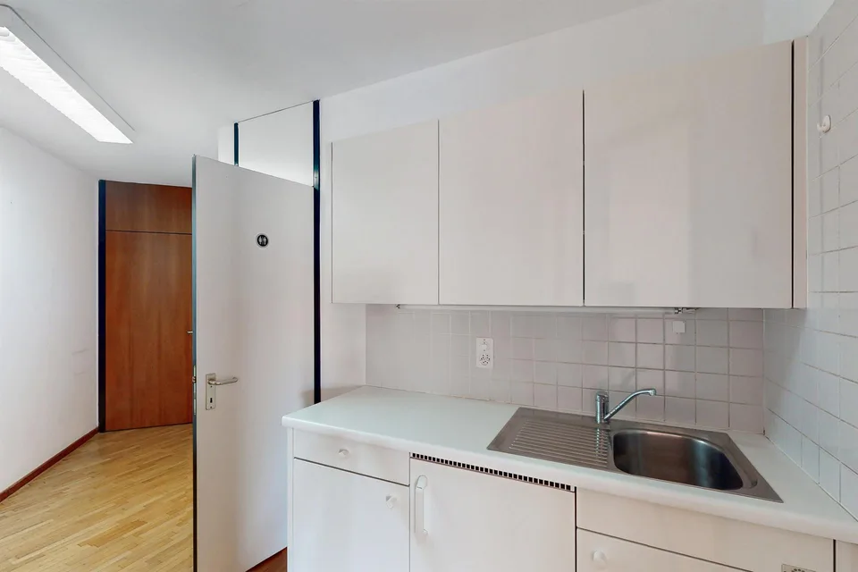 Spazio ufficio di prestigio a Mendrisio – 170 m² funzionali e luminosi – foto 13 di 13