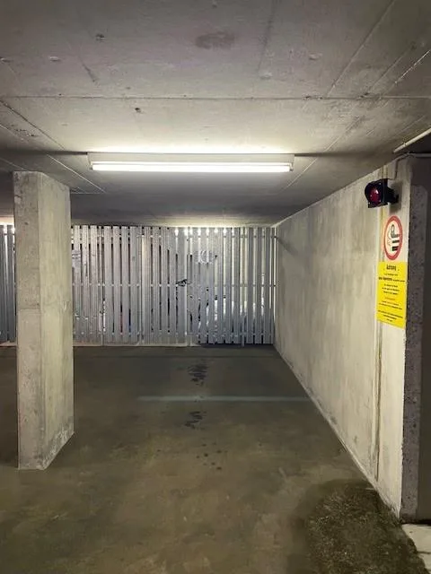 Einstellhallenplatz für Motorräder