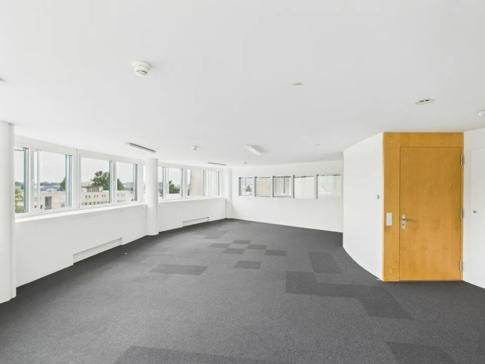 Business Tower / TOP-Ausgebaute Gewerbe-/Büroflächen – photo 7 sur 12