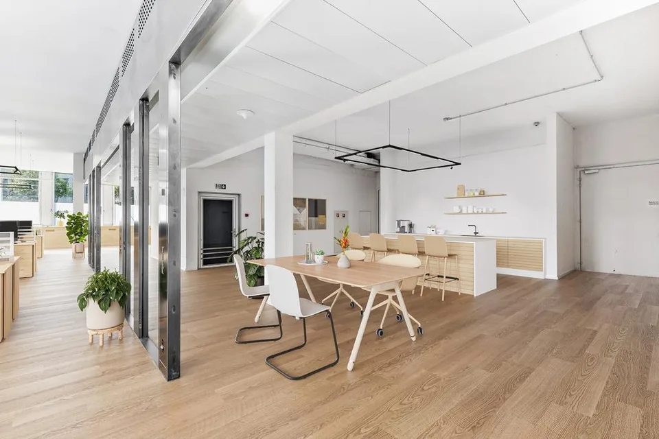 Moderne 300 m2 Büro/Gewerbefläche an bester Lage in Adliswil – foto 8 di 12