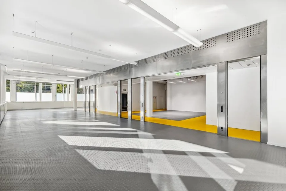 Moderne 300 m2 Büro/Gewerbefläche an bester Lage in Adliswil