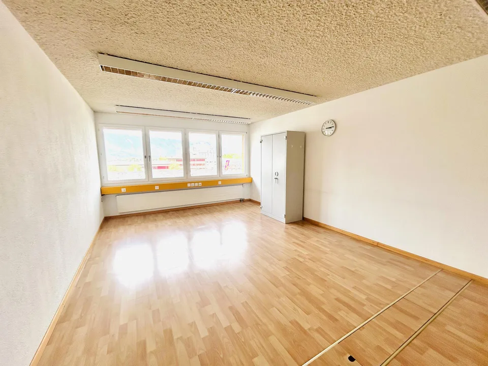 450 m² Attika-Gewerbefläche