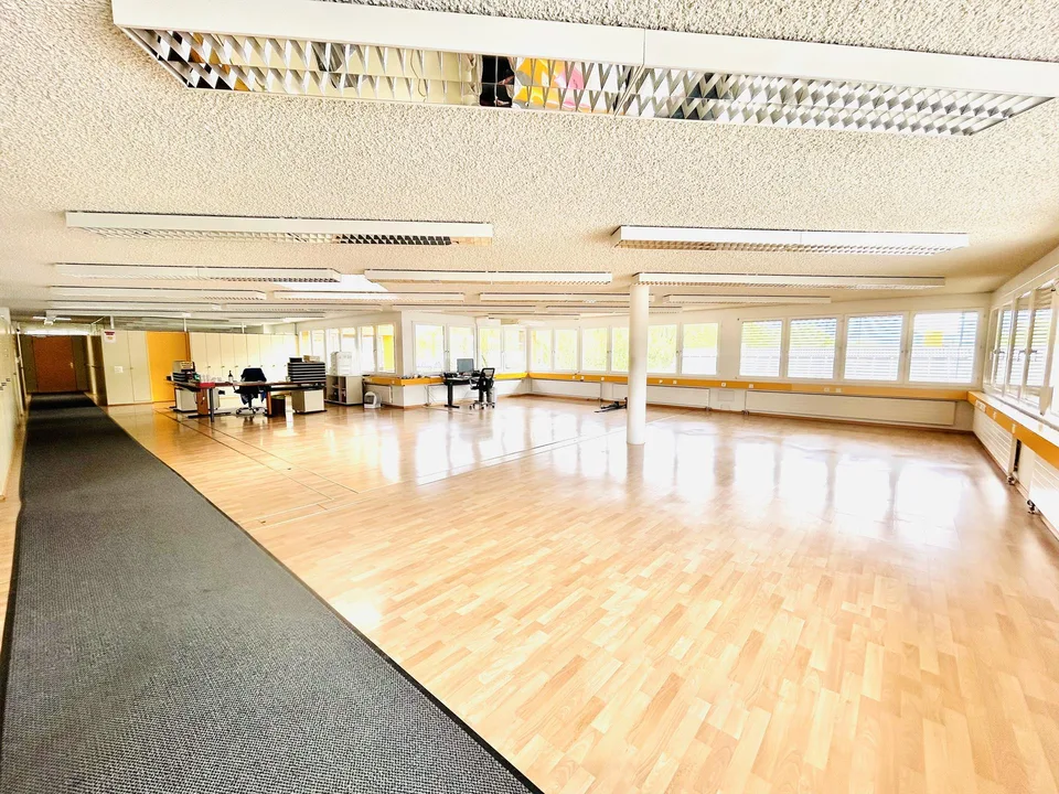450 m² Attika-Gewerbefläche