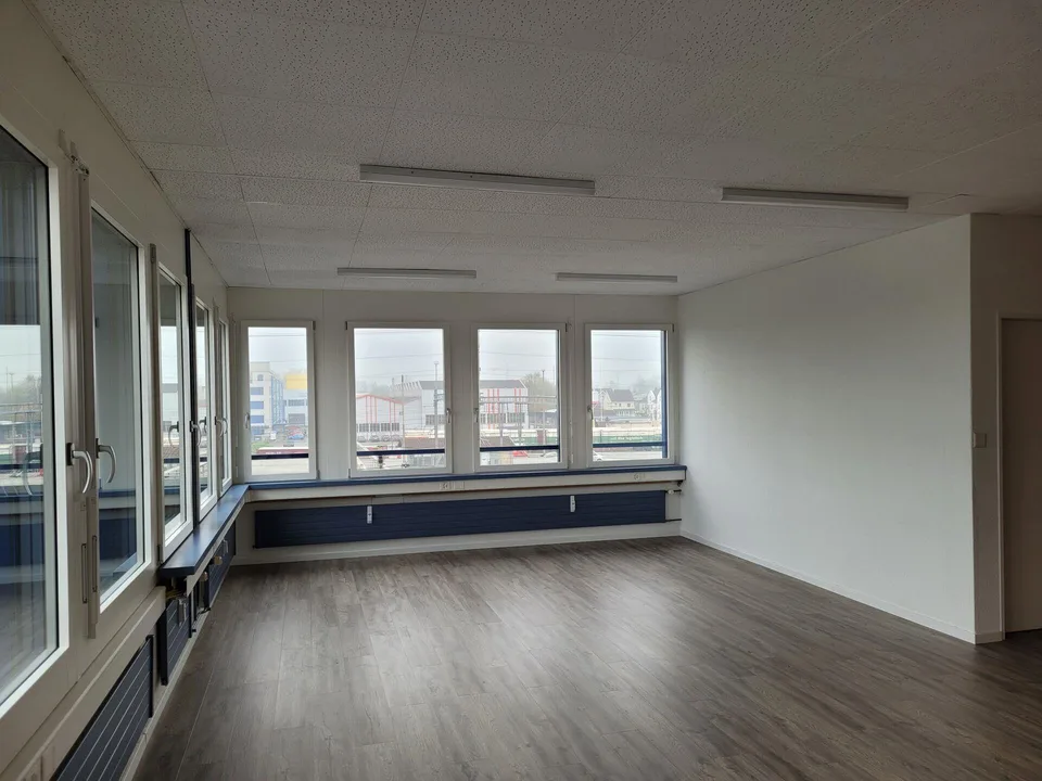 Ihre neuen, lichtdurchfluteten Büros mit toller Aussicht.