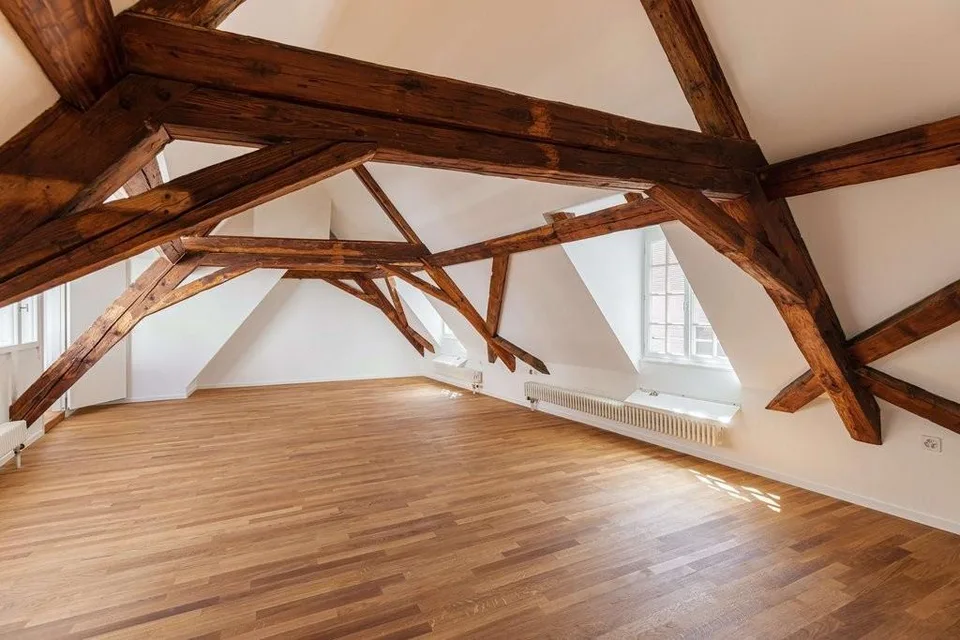 Büro im Dachgeschoss eines historischen Gebäudes