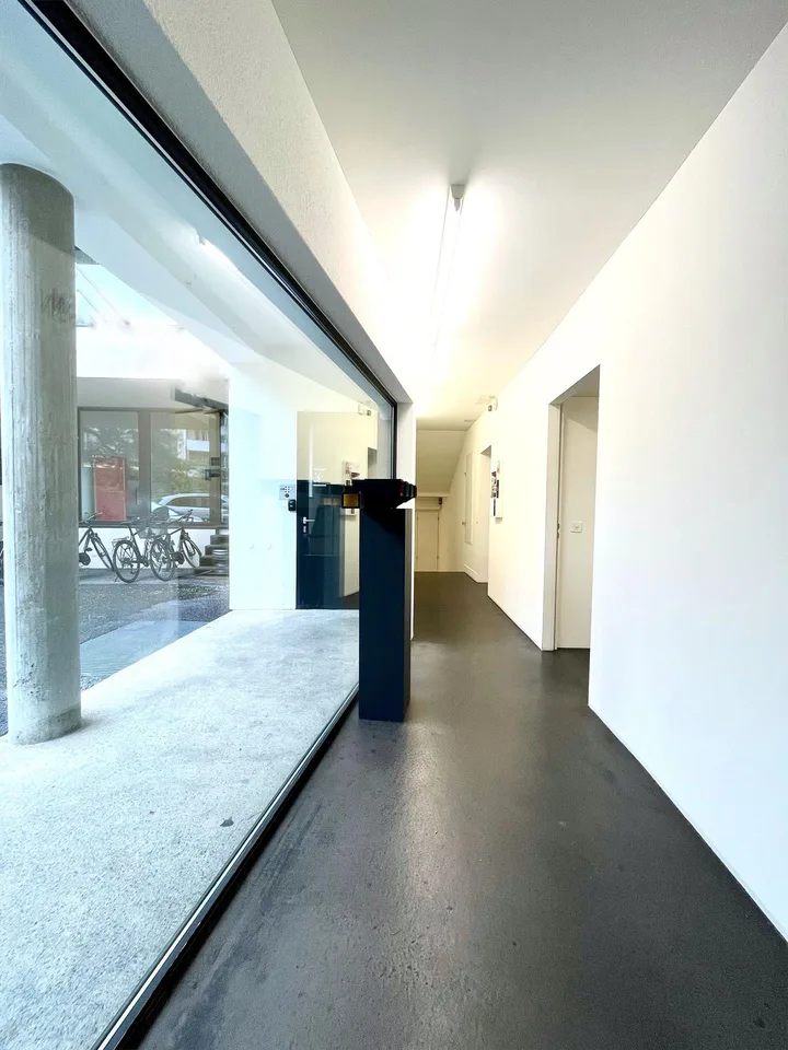 Grosszügige und helle Büro- und/oder Gewerberäume