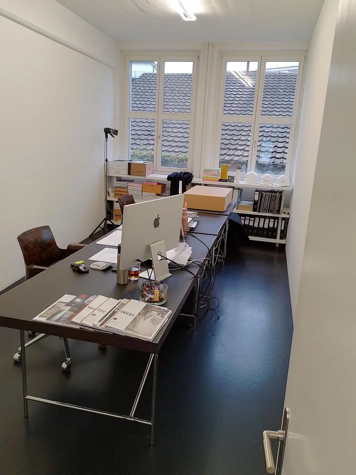 Grosszügige und helle Büro- und/oder Gewerberäume