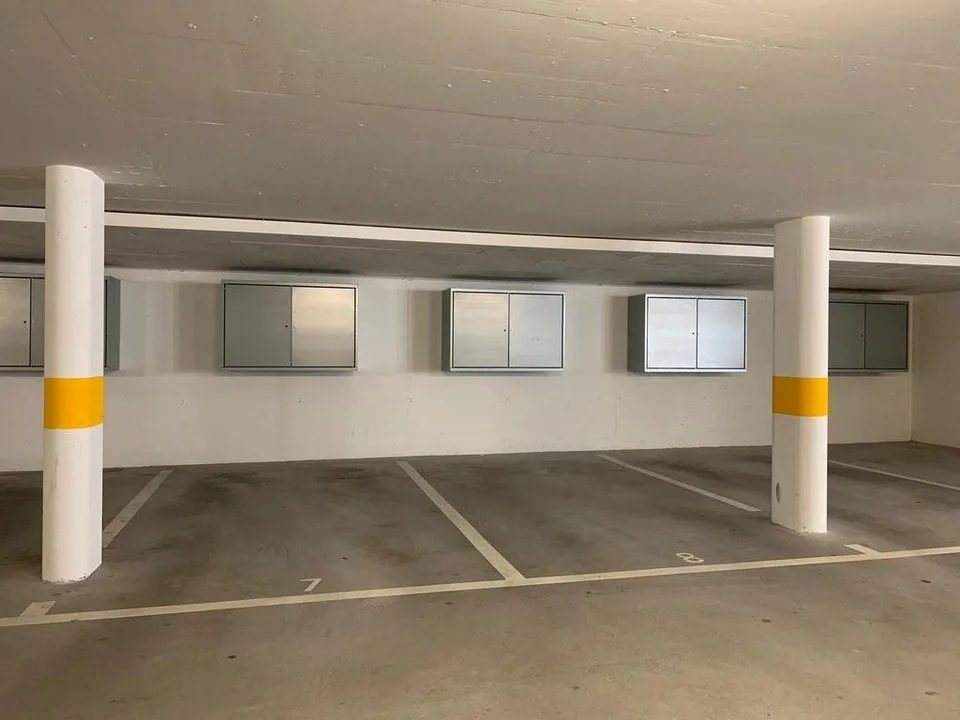 Aktion! Einstellplatz zentral bei der Mall of Switzerland