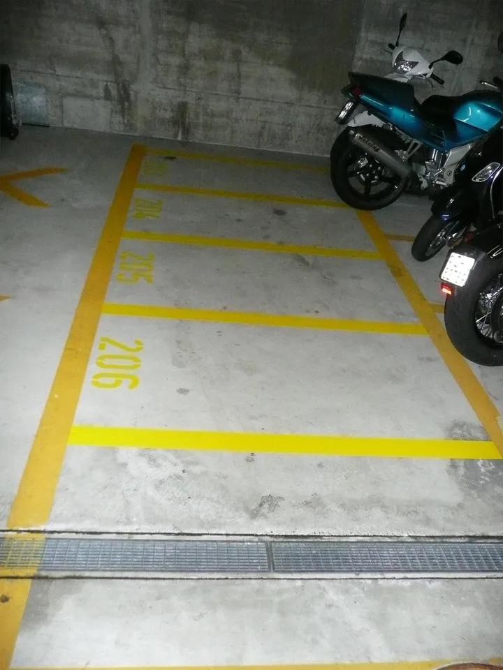 Diveser Motorradplätze im Grossacker zu vermieten