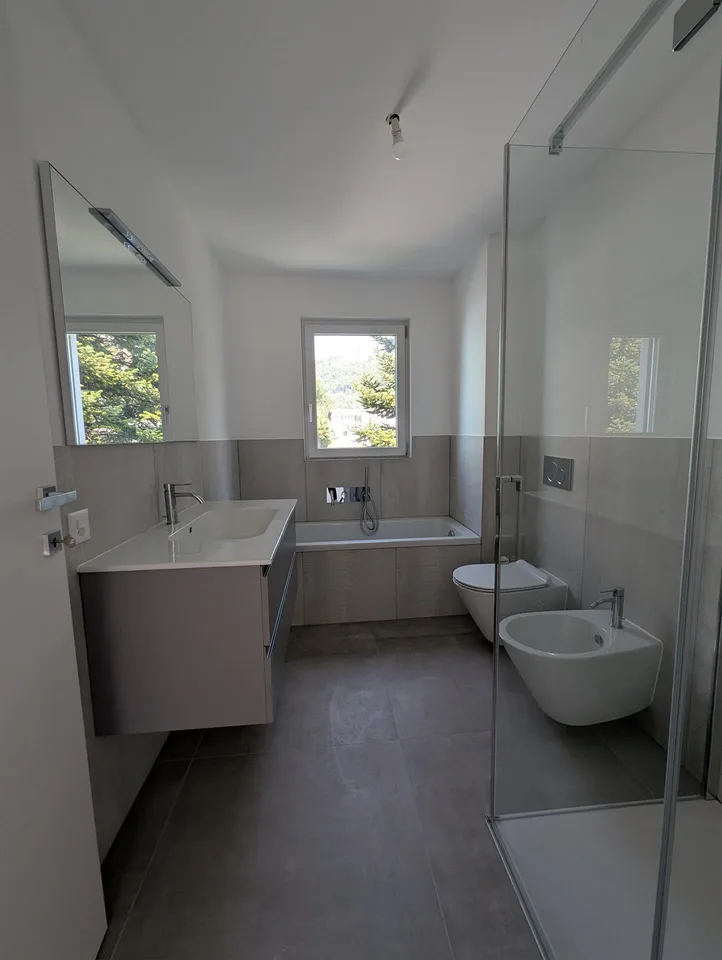 MERAVIGLIOSAMENTE ELEGANTE E MODERNO – Foto 9 von 13