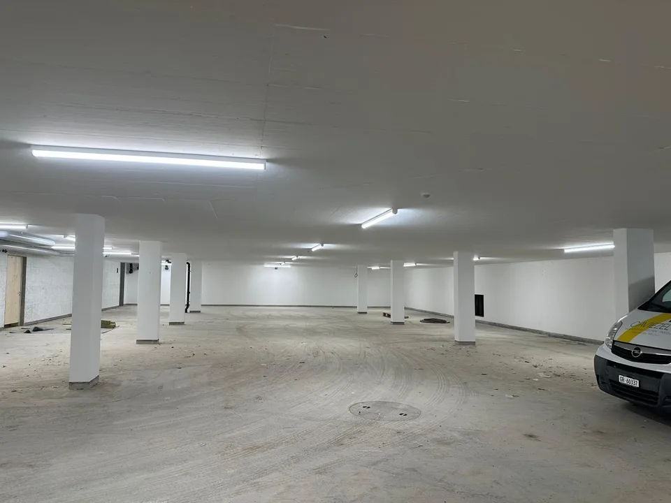 Einstellhallenplatz unterhalb Bahnhof