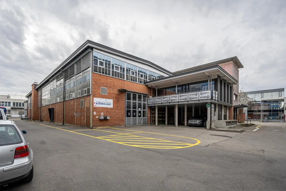 Gewerbehalle UG/ Büroräume im OG/Lagerflächen