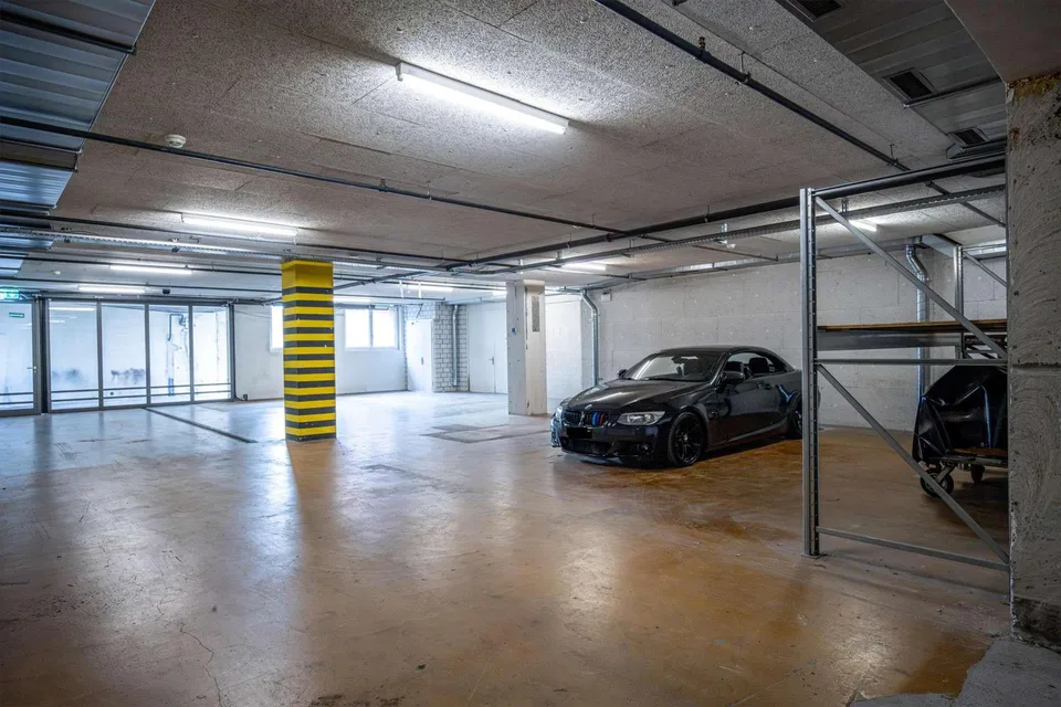 Gewerbehalle UG/ Büroräume im OG/Lagerflächen