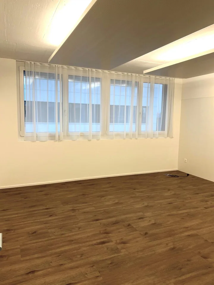 Perfekte Gewerbefläche in Rothenburg – modern, sichtbar, startbereit