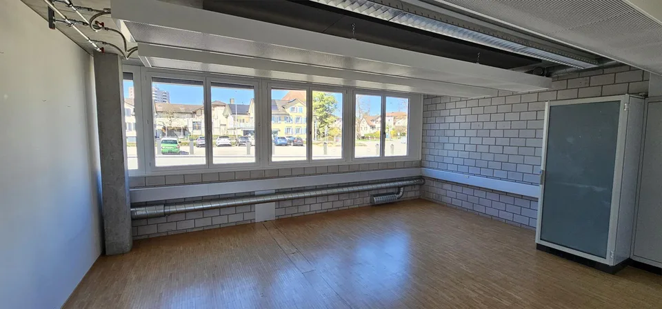 Helle Büros mit traumhaftem Bergblick – Ihr neuer Arbeitsplatz!