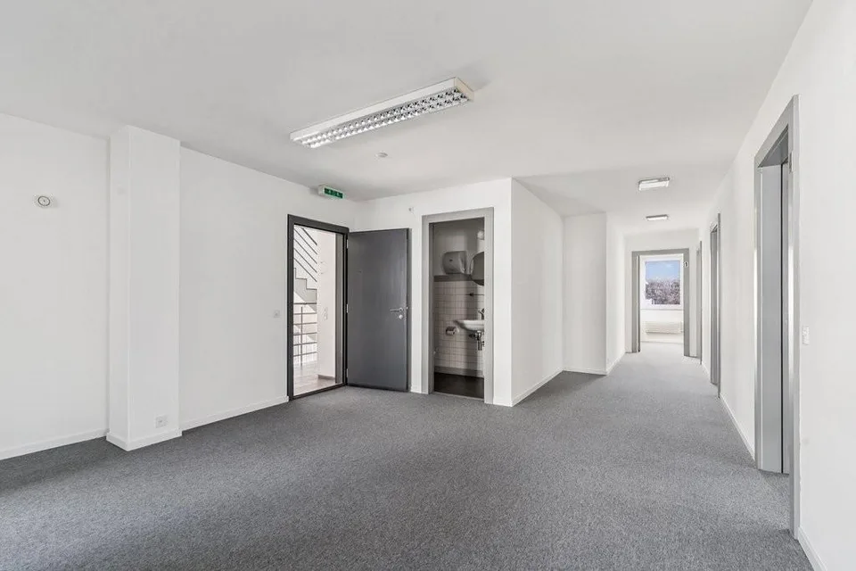 Bureau de 130 m2 à louer de suite ou à convenir – photo 11 of 11