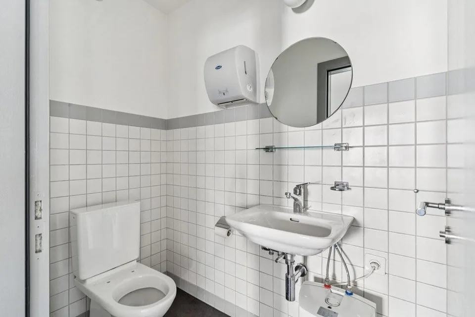 Bureau de 130 m2 à louer de suite ou à convenir – photo 10 of 11