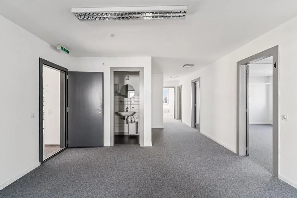 Bureau de 130 m2 à louer de suite ou à convenir – photo 8 of 11