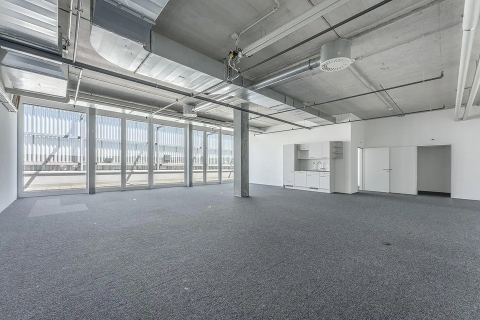 Büro mit sonniger Terrasse