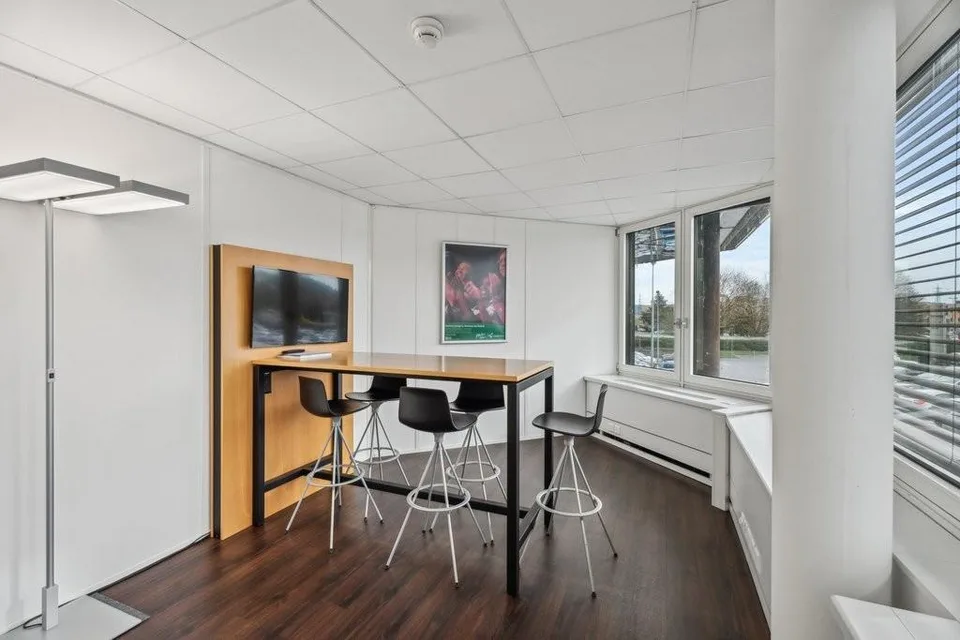 Magnifique bureaux à proximité des axes autoroutiers ! – photo 9 sur 12