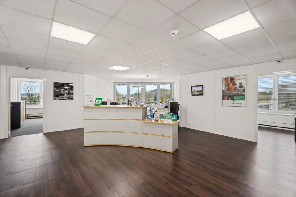 Magnifique bureaux à proximité des axes autoroutiers !