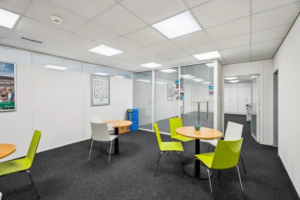 Magnifique bureaux à proximité des axes autoroutiers ! – photo 6 sur 12