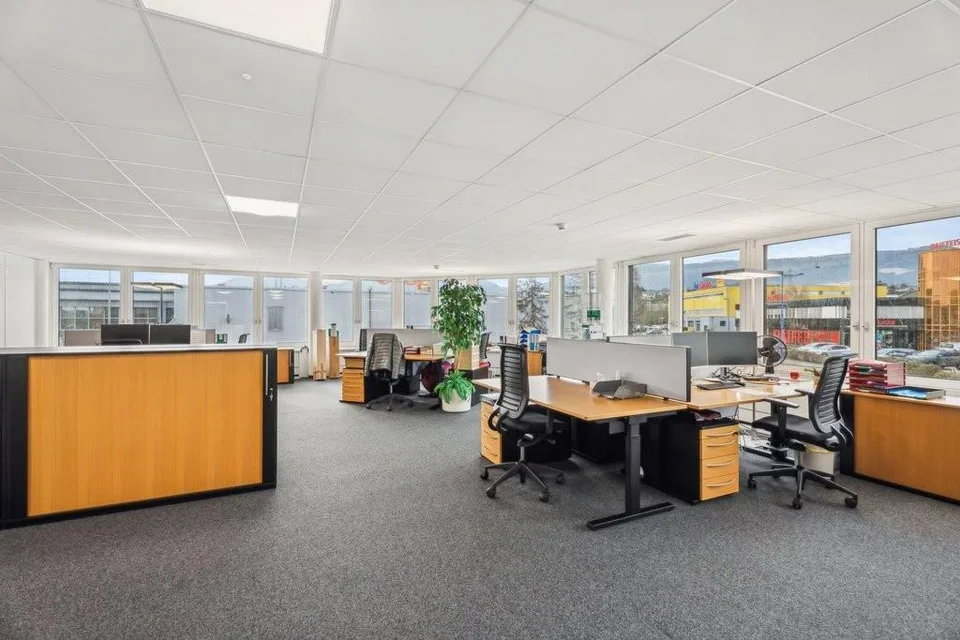 Magnifique bureaux à proximité des axes autoroutiers ! – photo 7 sur 12