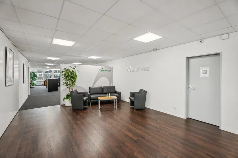 Magnifique bureaux à proximité des axes autoroutiers !